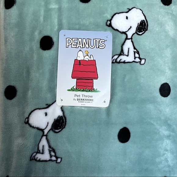 Peanuts Snoopy Teal Polka Dot Plush Blanket Throw - Picture 4 of 6